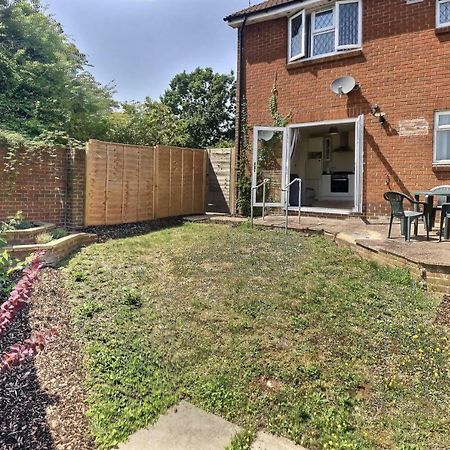 Home-From-Home - Self Catering Garden Apartment, Waterlooville Dış mekan fotoğraf