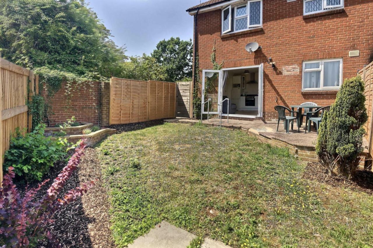 Home-From-Home - Self Catering Garden Apartment, Waterlooville Dış mekan fotoğraf