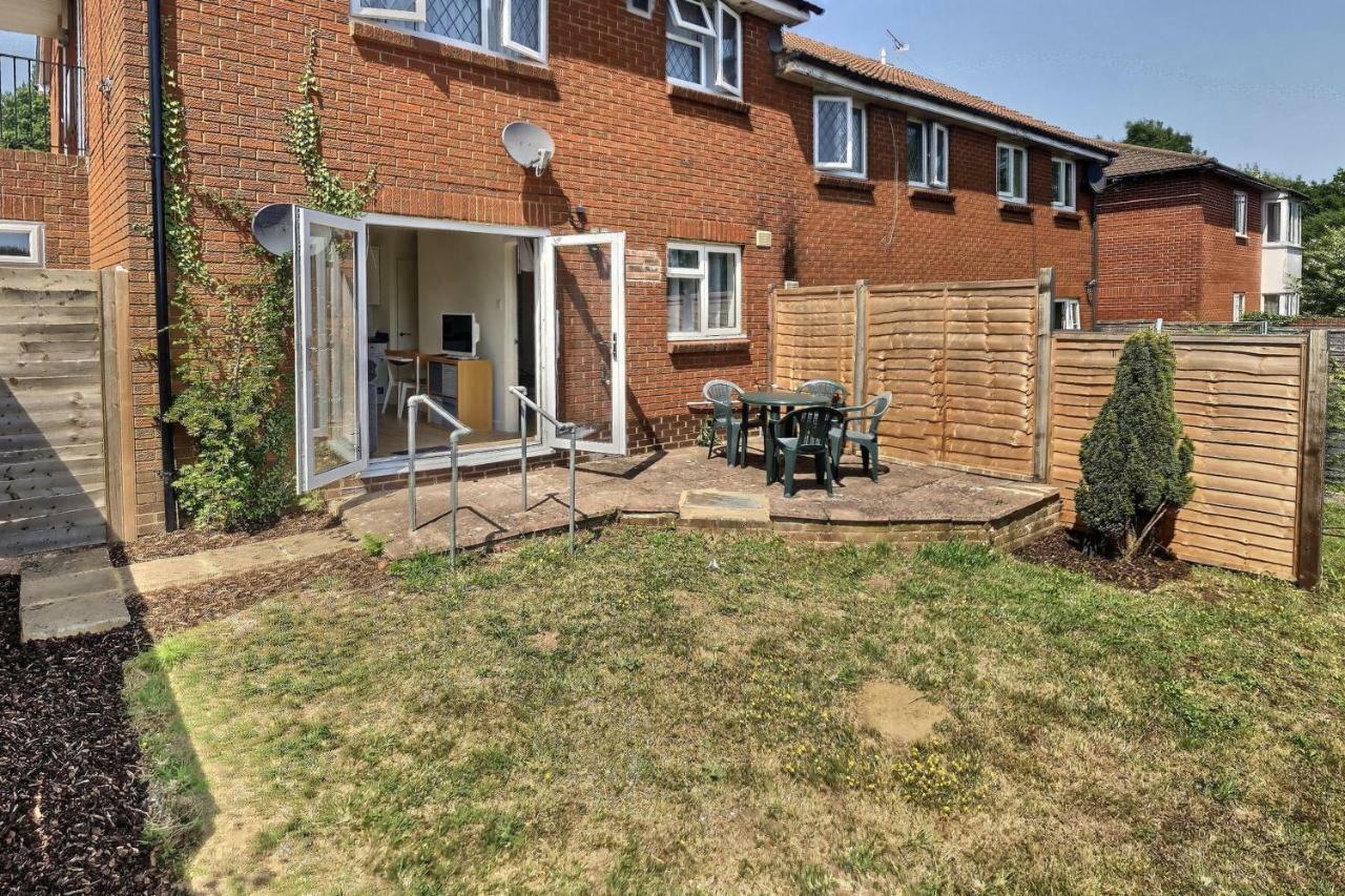 Home-From-Home - Self Catering Garden Apartment, Waterlooville Dış mekan fotoğraf