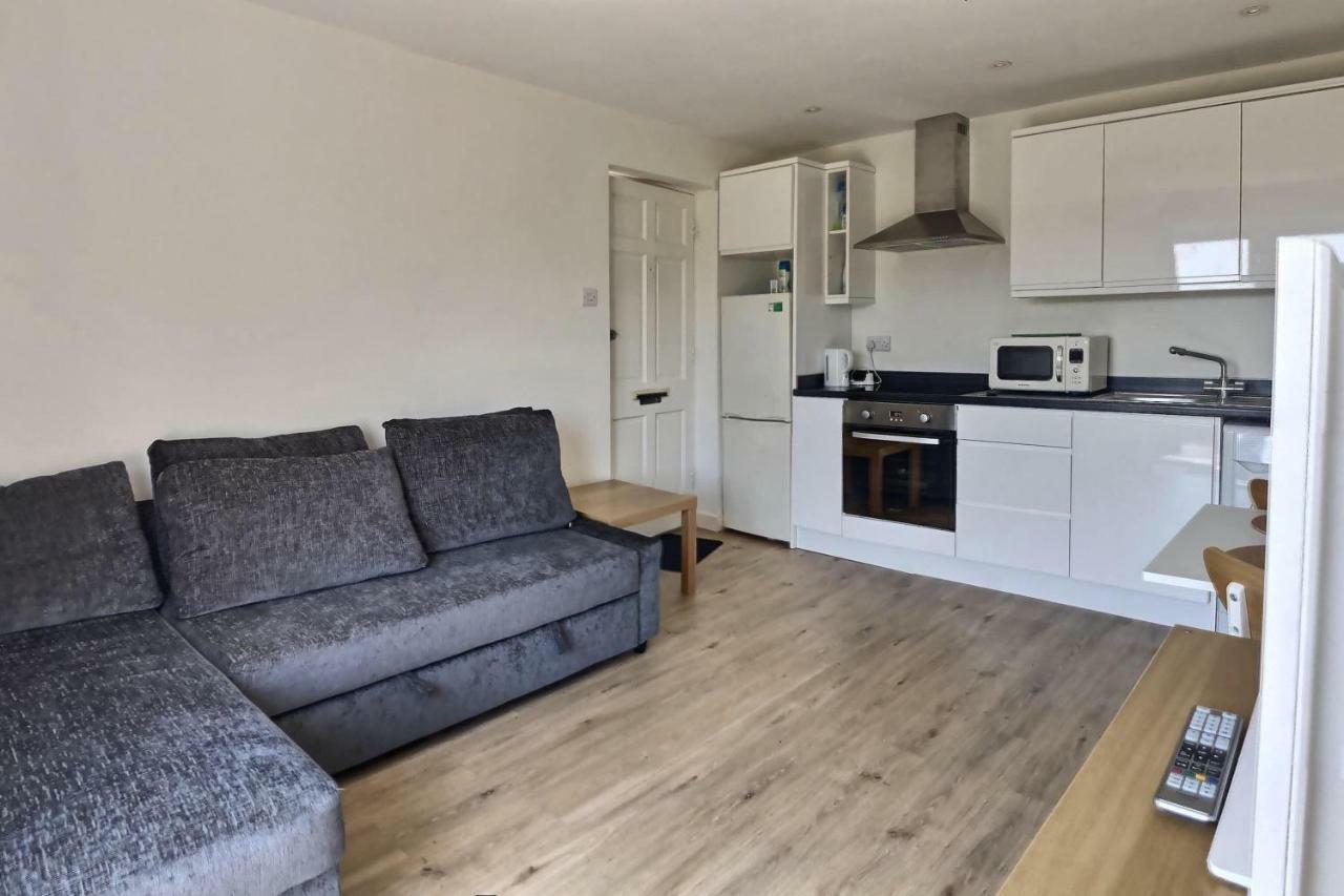 Home-From-Home - Self Catering Garden Apartment, Waterlooville Dış mekan fotoğraf