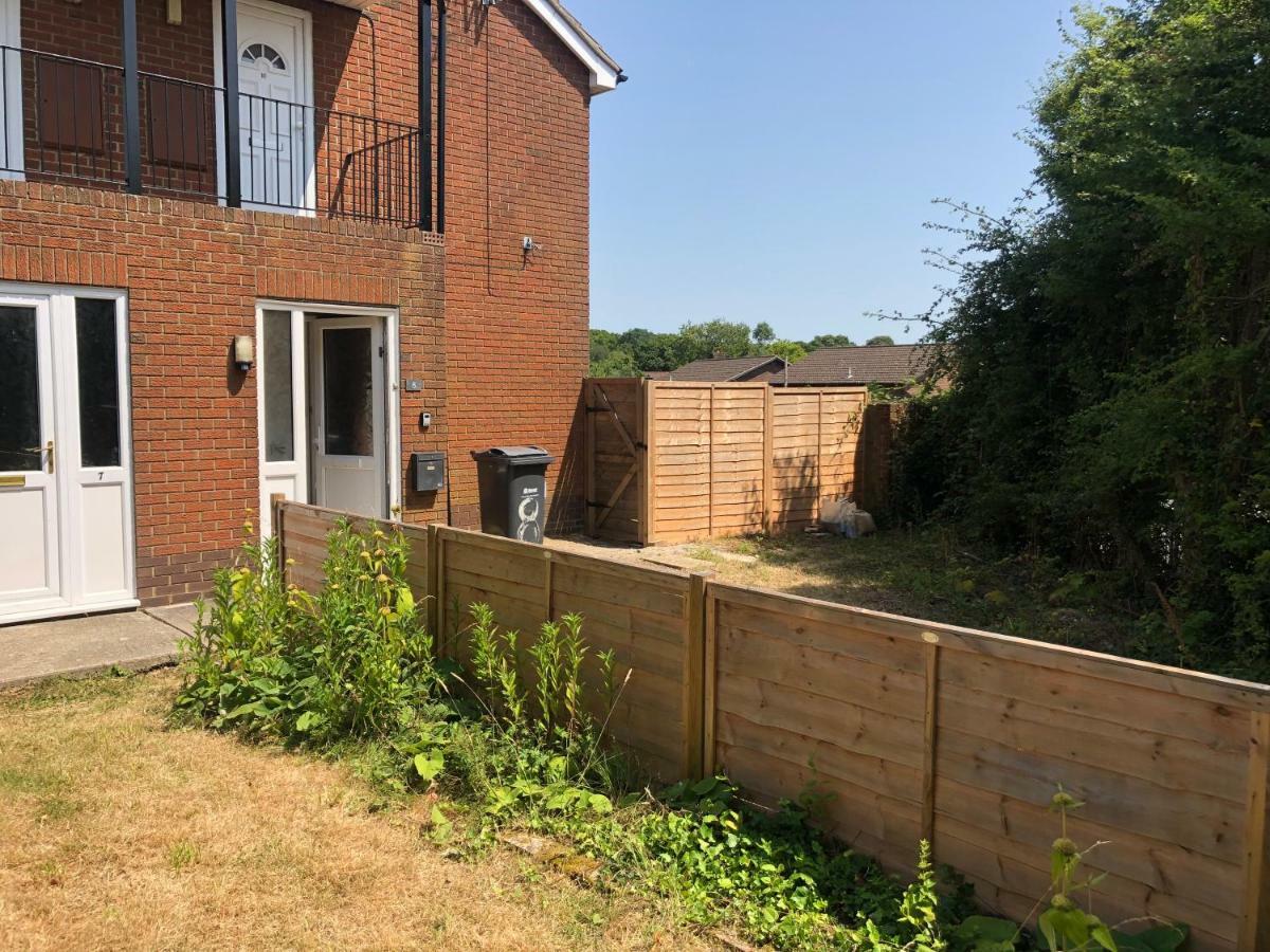 Home-From-Home - Self Catering Garden Apartment, Waterlooville Dış mekan fotoğraf