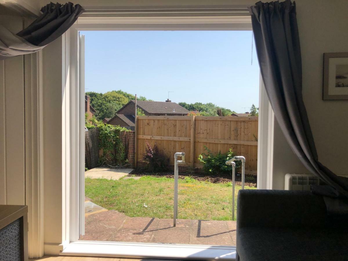 Home-From-Home - Self Catering Garden Apartment, Waterlooville Dış mekan fotoğraf