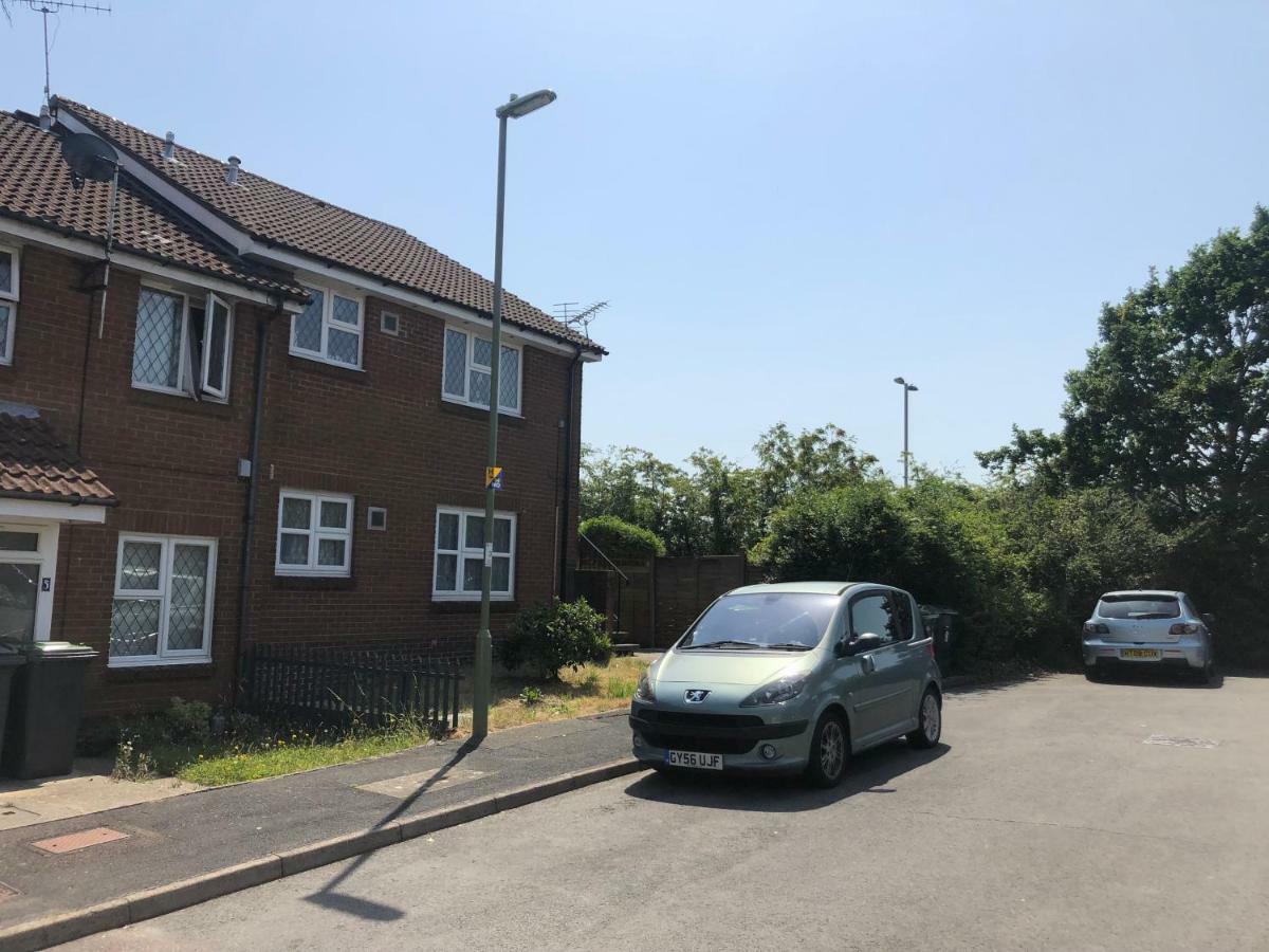 Home-From-Home - Self Catering Garden Apartment, Waterlooville Dış mekan fotoğraf