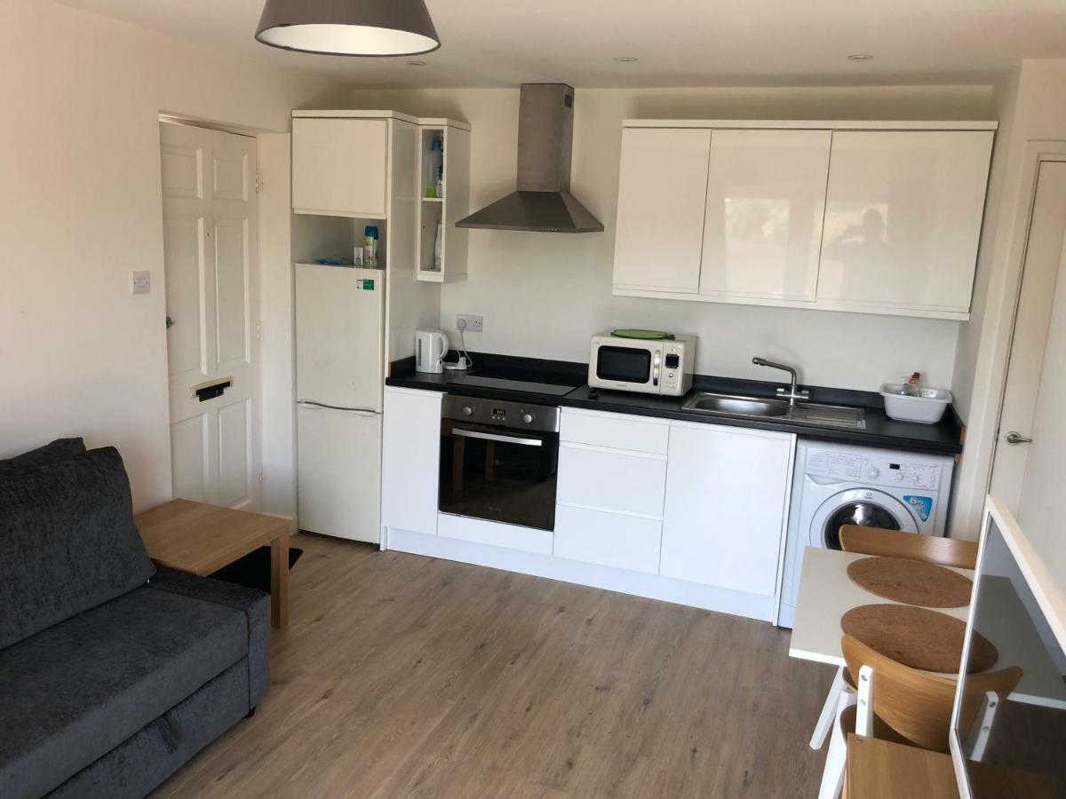 Home-From-Home - Self Catering Garden Apartment, Waterlooville Dış mekan fotoğraf