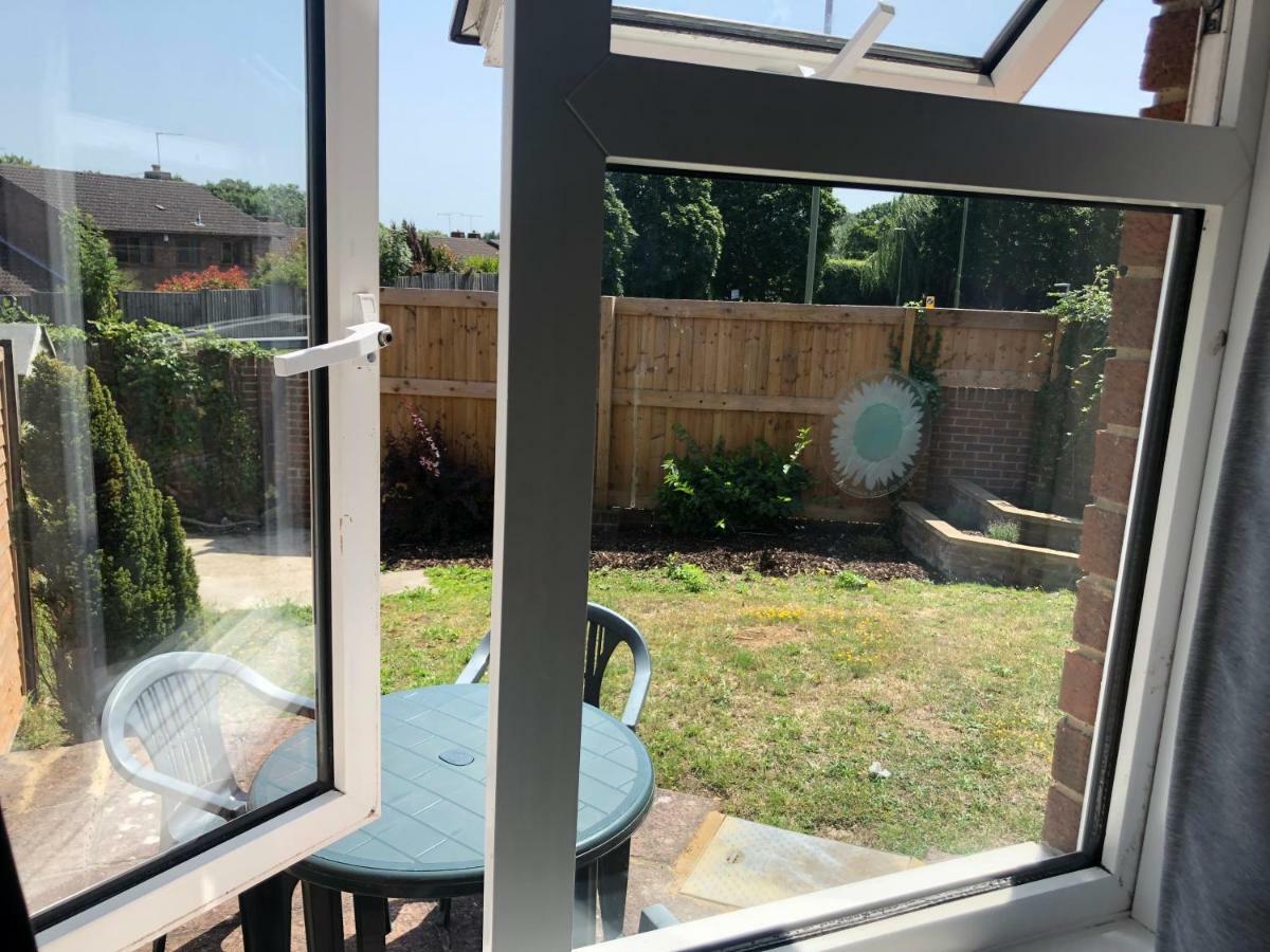 Home-From-Home - Self Catering Garden Apartment, Waterlooville Dış mekan fotoğraf