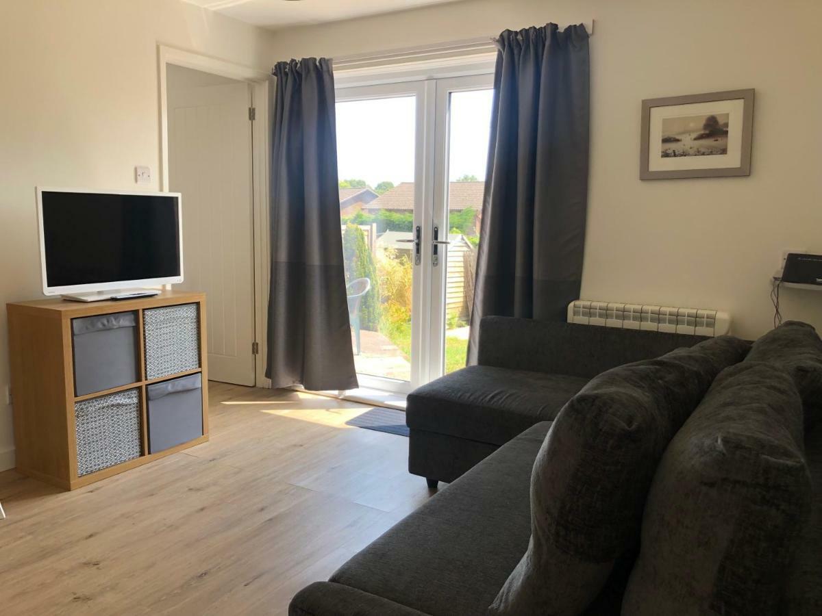 Home-From-Home - Self Catering Garden Apartment, Waterlooville Dış mekan fotoğraf