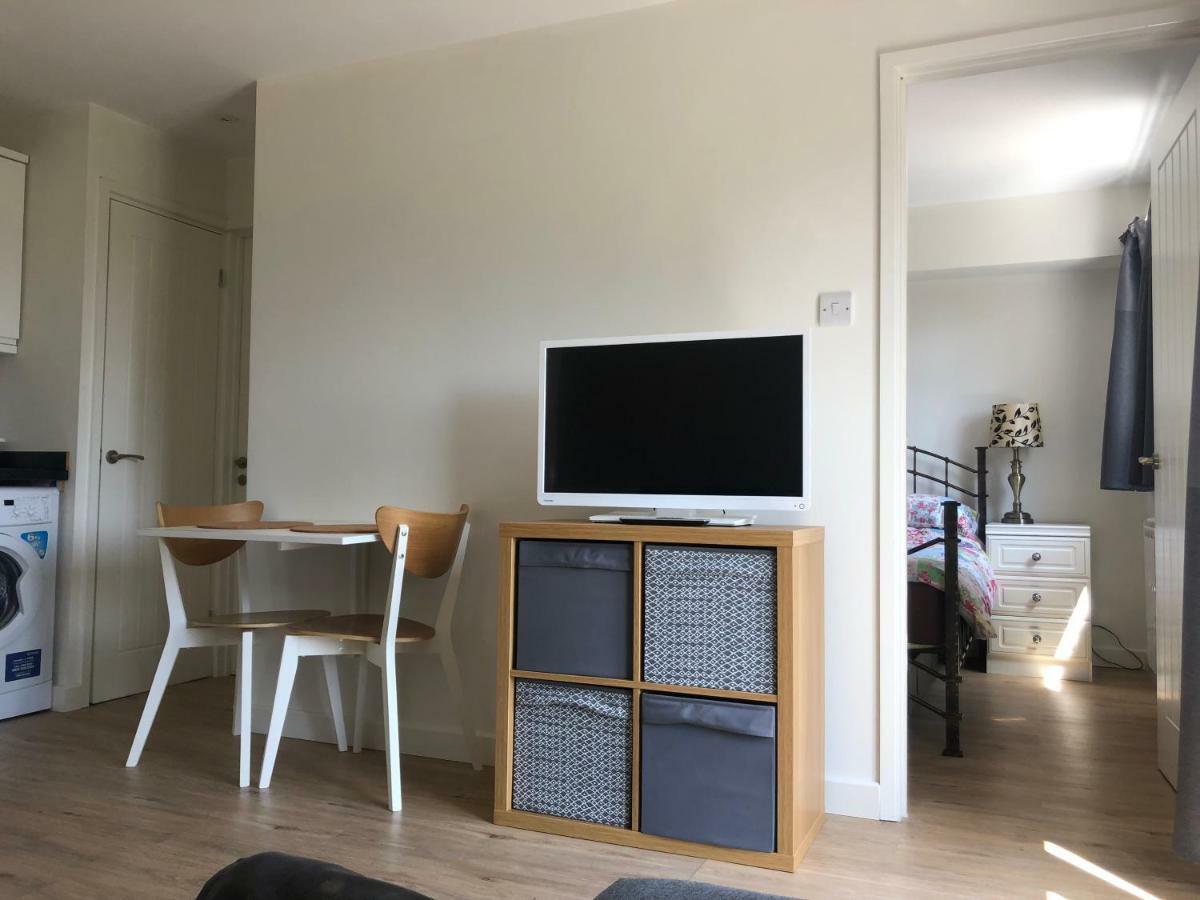 Home-From-Home - Self Catering Garden Apartment, Waterlooville Dış mekan fotoğraf