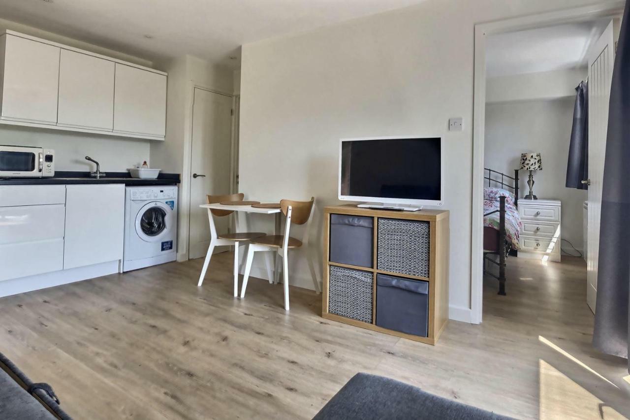 Home-From-Home - Self Catering Garden Apartment, Waterlooville Dış mekan fotoğraf
